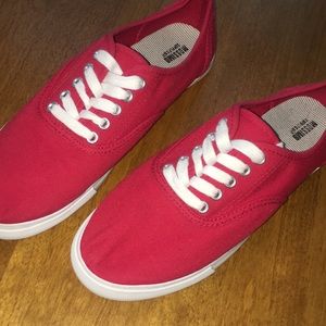 Mossimo Never worn NWOT red canvas sneakers